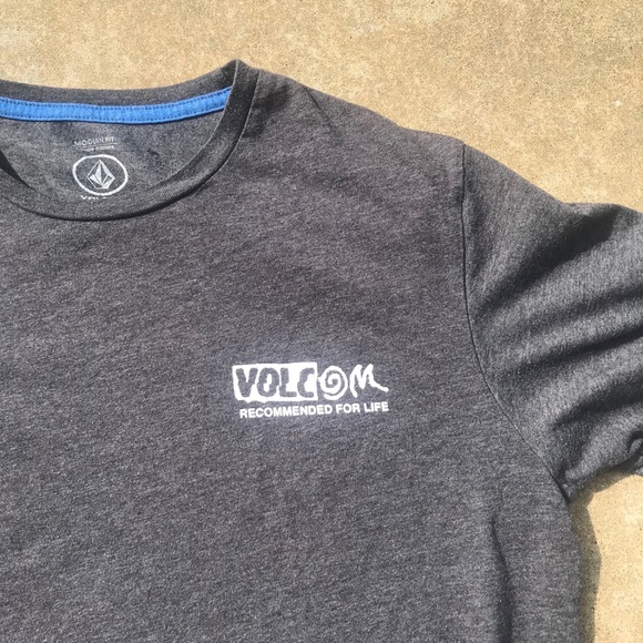 Volcom tee shirt. Size medium. - Picture 2 of 4